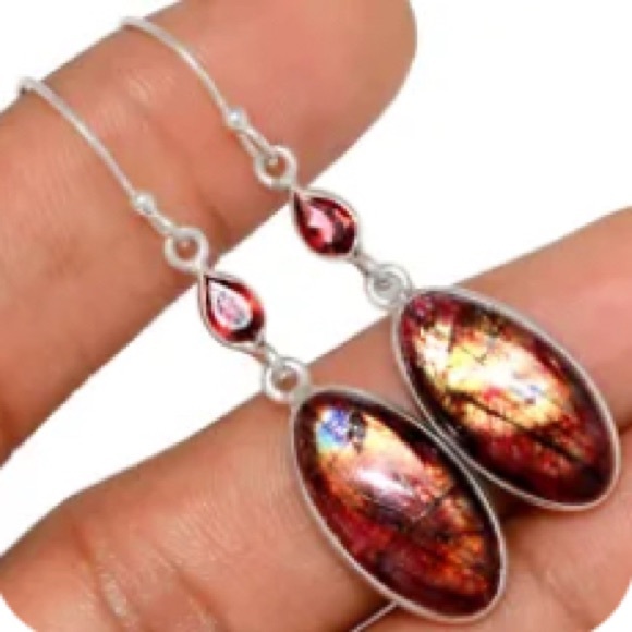 Gorgeous red flash labradorite and garnet sterling silver earrings - Picture 3 of 4